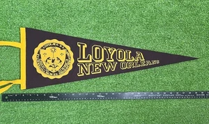 Vintage Loyola University New Orleans Seal wolfpack gagliardetto bandiera usato in ottime condizioni Loyno - Foto 1 di 4