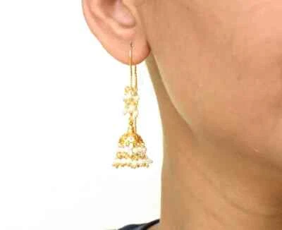 Pendiente de plata de ley 925 con enhebrador de perlas naturales Sui Dhaga Foto 1 de 4