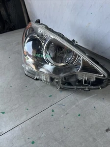 2012-2013-2014 TOYOTA PRIUS C RIGHT HEADLIGHT HALOGEN PROJECTOR OEM - Picture 1 of 12