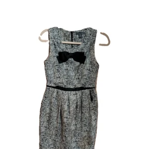 Vestido para mujer Forever 21 con lazo negro/blanco pequeño  - Imagen 1 de 6