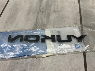 Placa de identificación emblema cromada #15825690 GMC “Yukon” GMC 2007-2020 NUEVA GENUINA Foto 1 de 4