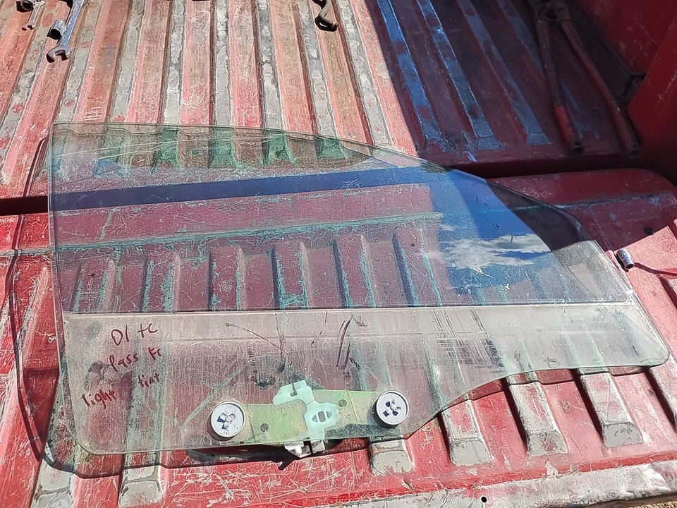 Подходит для Lincoln Town Car седан 1998-2011 годов выпуска пассажирское правостороннее стекло на окно передней двери - Изображение 1 из 4