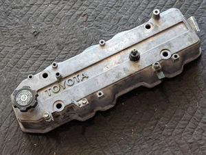 OEM 89-95 Toyota Pickup 22RE Engine Valve Cover 4Runner - Picture 1 of 10