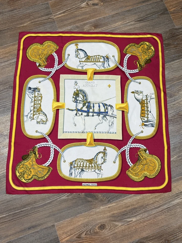 Bufanda de seda vintage Hermes Paris "Grand Apparat" de Jacques Eudel talla 90 Foto 1 de 4