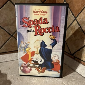 LA Spada Nella Roccia Videocassetta - WALT DISNEY  - 1986 - VHS - Foto 1 di 3