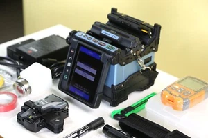 FUJIKURA 19S FSM-19S FIBER FUSION SPLICER, with CLEAVER FUJIKURA CT-08, ARC 119 - Picture 1 of 11