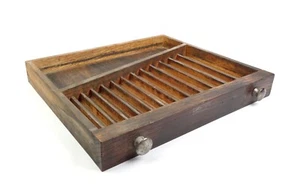 Antigua caja de herramientas de madera con detalle de paleta cajón brocas mandriles - Imagen 1 de 13