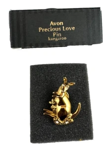 HERMOSO ALFILER DE AMOR PRECIOSO AVON CANGURO TONO DORADO DETALLES DE ESTRÁS NOS - Imagen 1 de 4