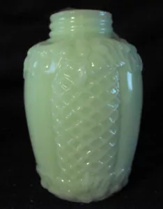 Scroll and Net salt shaker pastel green consolidated glass company - Picture 1 of 3