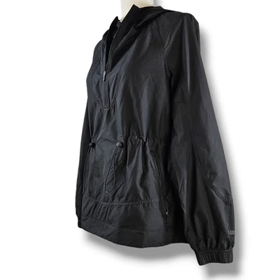 Chaqueta repelente al agua Lululemon cintura cechada media cremallera usada en excelente estado talla 4 Negro Foto 1 de 4