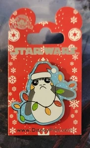 Disney Star Wars Christmas Holiday Porg Wearing Santa Hat & Lights Pin - Picture 1 of 2
