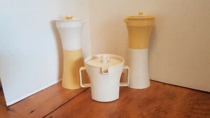 Vintage Tupperware LOT Oil & Vinegar Cruet Set & Sugar Bowl Almond & Yellow - Imagen 1 de 8