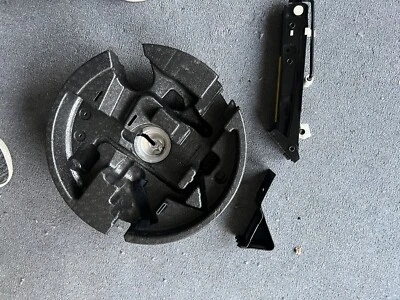 Macaco de pneu sobressalente BMW ferramenta armazenamento E60 E38 E65 E46 750iL 528i 540i 740iL 325i E36 - Imagem 1 de 2