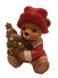 Homco Navidad Oso de Peluche Árbol Decorado Sombrero Rojo Porcelana Estatuilla - Imagen 1 de 7