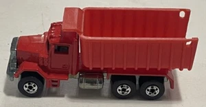 1979 Hot Wheels 1:64 Peterbilt Red Dump Truck, Blackwalls - Picture 1 of 4