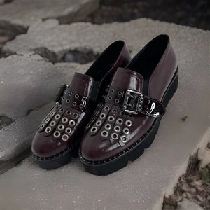 Italia Mocasines de Plataforma Gruesa Suela Borgoña Ojales Hebillas Talla 8M Y2K - Imagen 1 de 9