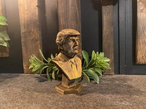 Estatua de oro de Donald Trump de 7 pulgadas de alto - Imagen 1 de 7