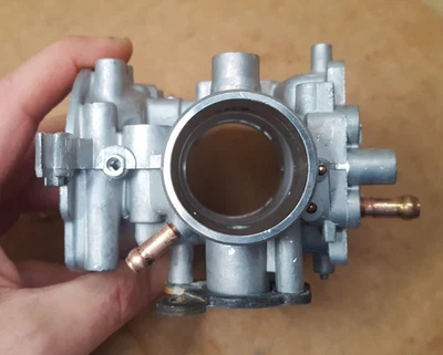 98-00 Suzuki GSX750 F KATANA outer right carburetor body # 4 MIKUNI 08F4 EMPTY! - Image 1 of 4