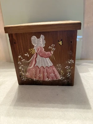 Caja de pañuelos de madera marrón pintada a mano hecha a mano con flores de mariposas firmada  Foto 1 de 4