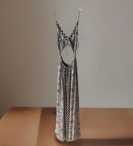 RISING INTERNATIONAL NEPAL 100 % Seide Krepp grau Paisley Quasten Maxikleid Einheitsgröße - Bild 1 von 9