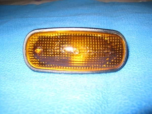 Side indicator lamp - amber lens - Land Rover Defender & Discovery 2 (XGB000030) - Picture 1 of 3