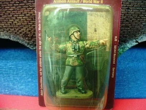 WOW EXTREMADAMENTE RARO Waffen SS Hauptsturmführer Gräbner Arnhem L900 1:32 HJB-BNIB - Imagen 1 de 3
