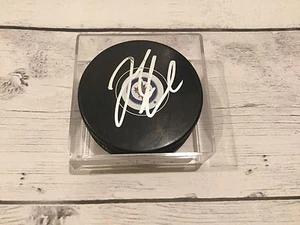 Disco de hockey Jacob Trouba firmado por los Winnipeg Jets autografiado b - Imagen 1 de 1