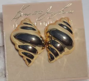 KENNETH JAY LANE KJL Shiny SHELL STUD EARRINGS NEW - Picture 1 of 15