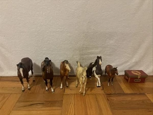 Lote De Colección De 6 Caballos Breyer, Variados Colores Y Escamas Y Cofre ENVÍO GRATUITO - Imagen 1 de 20