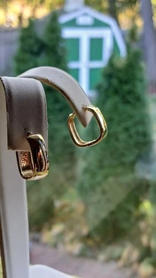  Mini aros cuadrados llenos de oro de 18 K Foto 1 de 4