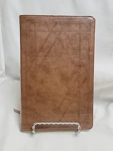 Holy Bible ESV Crossway Thinline Bible Brown Leather 2011 Text Edition Trutone - Imagen 1 de 6
