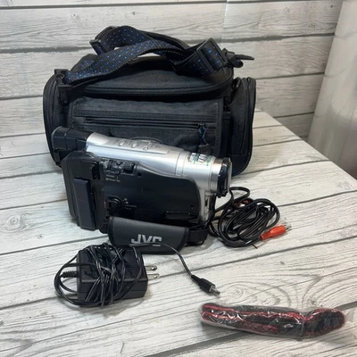 JVC Compact VHS Camcorder Video Camera VHS C Model GR-AXM70U Tested - Image 1 of 4