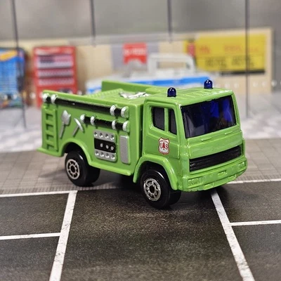 Maisto 1:64 Diorama Model Green U.S. Forest Service Ranger Fire Truck Engine - Image 1 of 4