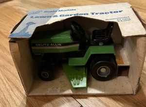 Scale Models Deutz-Allis 1920 Lawn & Garden Tractor w/Mower 1/16 Scale - Picture 1 of 6