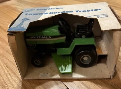 Scale Models Deutz-Allis 1920 Lawn & Garden Tractor w/Mower 1/16 Scale - Image 1 of 4