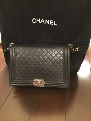 Auténtico bolso Chanel de piel de cordero grande negro para niño usado en excelente estado Foto 1 de 4