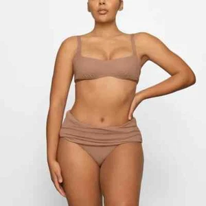 Top de bikini con aros acanalados para nadar Skims Sienna 4XL (BT-SCP-2759) - Imagen 1 de 5
