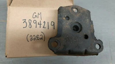 Camión Chevrolet 1969-72 y montaje del motor delantero Chevrolet Blazer 1968-72; GM# 3894219 Foto 1 de 2