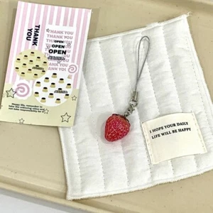 Fashionable Strawberry Keychain Ornament for Phones and Bag Phone Pendant Charm - Zdjęcie 1 z 8