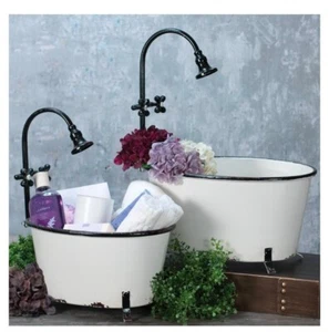 Finally! Springtime!!Planter / Spa Basket. LARGER one Only - Picture 1 of 4