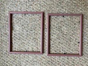 Lot 2 Vintage 80er Jahre bemalte Holz Bilderrahmen; 80er Jahre Mauve Farbe; 8x10 halten - Bild 1 von 12