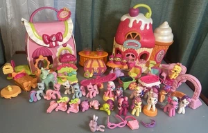 Riesiges My Little Pony Ponyville Set! Figuren, Zubehör, Häuser, Autoscooter! - Bild 1 von 24