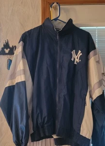 New York Yankees Starter Light Weight wind / rain Jacket - Size Medium - Picture 1 of 5