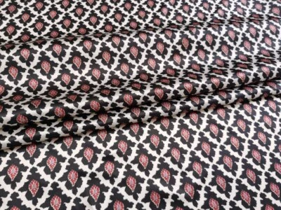 1 yarda X 1,48 metros Étnico Paisley Satén Tela Suave Charmeuse Bufanda Material Foto 1 de 4