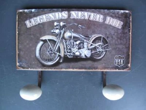 9977680 Hook Rail Wardrobe Metal Motorcycle Legends Never Die Vintage 18x23cm - Picture 1 of 1