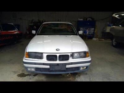 Driver Left Grille Upper Fits 92-96 BMW 318i 768439 Foto 1 de 4