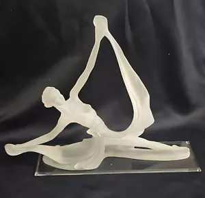 VINTAGE RETRO FROSTED POLYRESIN DANCER FIGURINE ON BASE - Picture 1 of 12