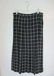LIZ CLAIBORNE Black Check Side Zip & Button Pleated 14 Skirt JE - Picture 1 of 3