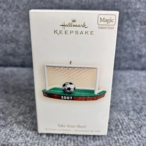 Hallmark Andenken "Take Your Shot" Fußball Ornament batteriebetrieben - Bild 1 von 3