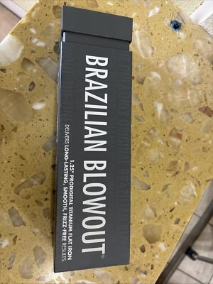 Plancha Brasileña Blowout Modelo 11T22 Prodigital Titanio 1.25" Foto 1 de 4